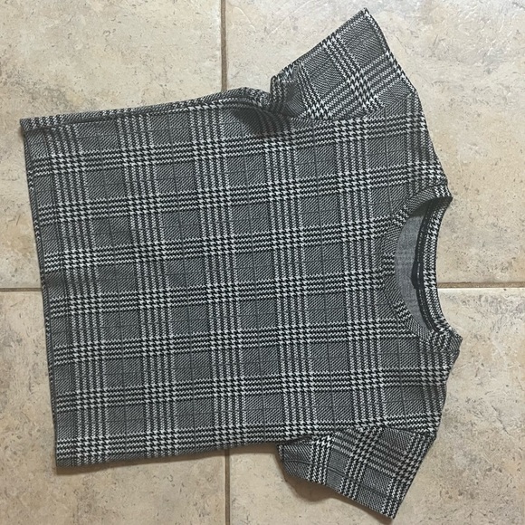 BRANDY Melville Houndstooth Black White Plaid Baby Tee - Picture 5 of 6